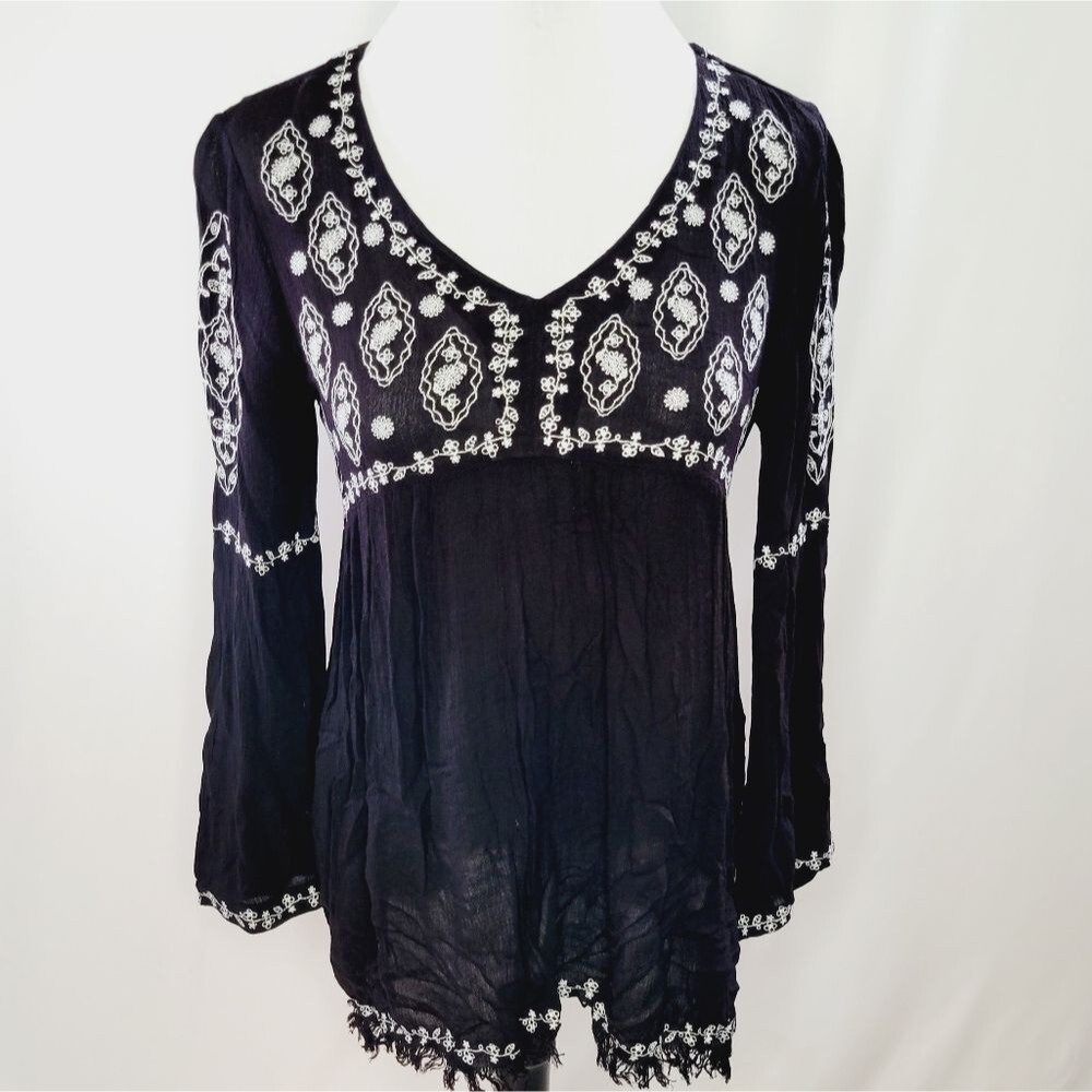 BeachLunchLounge Emani Black & White Embroidered Tunic Blouse Top Size X-Small - Picture 2 of 13